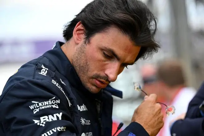 F1英国站罕见罚单：塞恩斯遭追加一圈