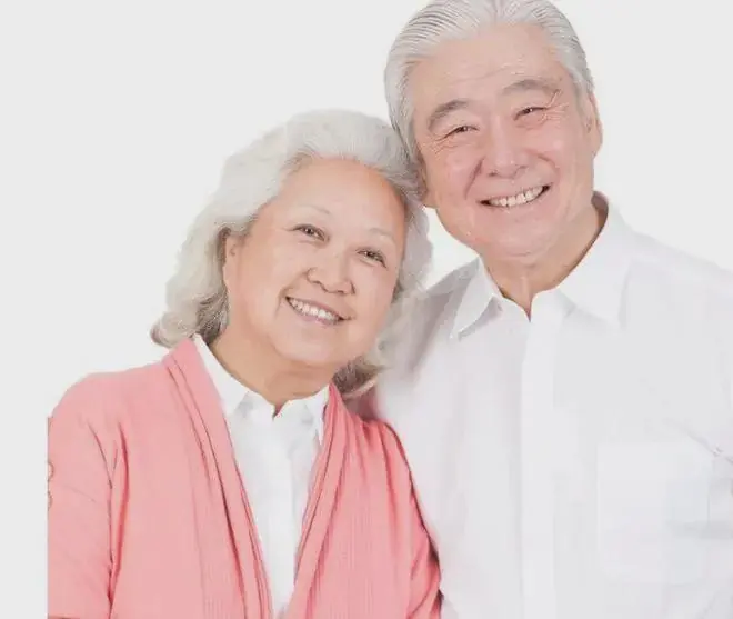 老人什么时候把钱和房交给子女最合适？这四个时候交，不留遗憾