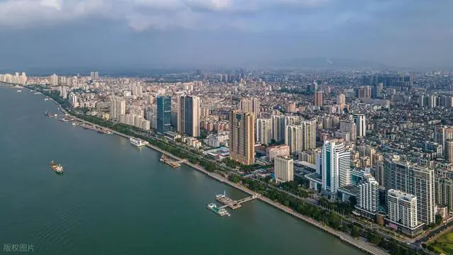 汕头为什么没崛起?别拿排外当遮羞布,广东本就不养第二个中心
