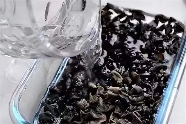 黑木耳是“毒药”，含有大量的米酵菌酸？牢记：黑木耳二不吃