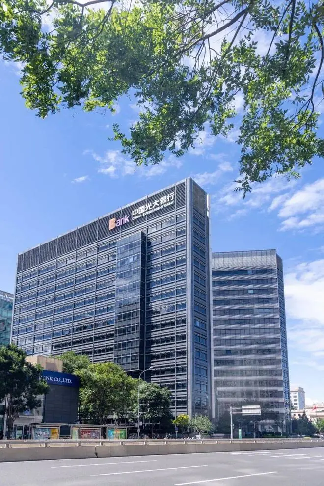 制衣厂小老板，“欠”了光大银行1000万亿