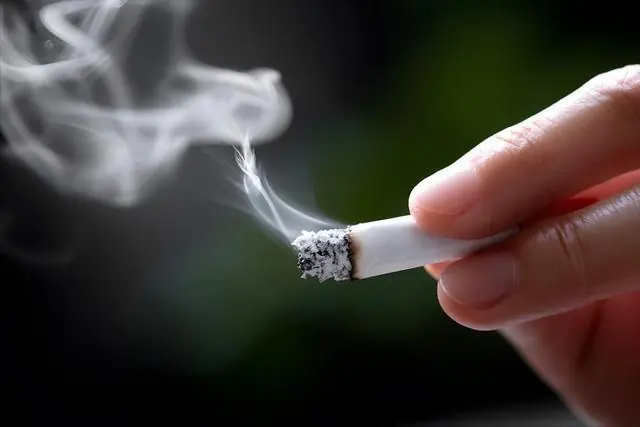 烟瘾再大也要停，医生反复告诫：有这3种疾病的人绝对不能吸烟