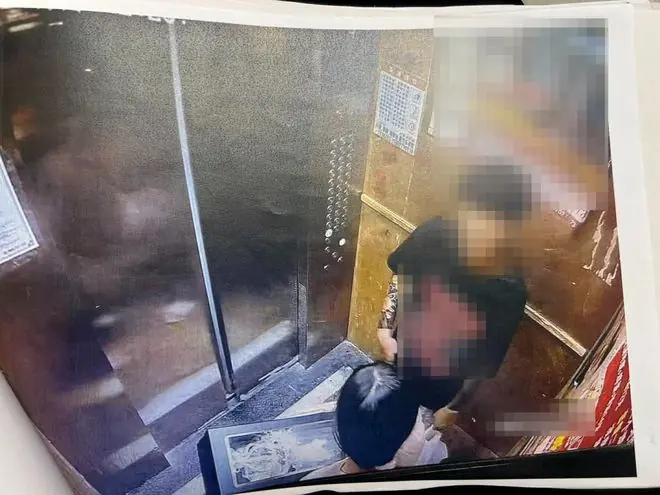 广西双胞胎姐妹遭妹妹男友入室伤害致1死1伤，妹妹曾多次提分手被威胁，一审将宣判