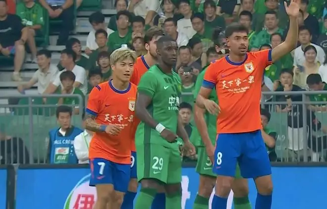 射门38-3!中超强强对决:争议红牌改变局面 老牌劲旅2-0迎3连胜
