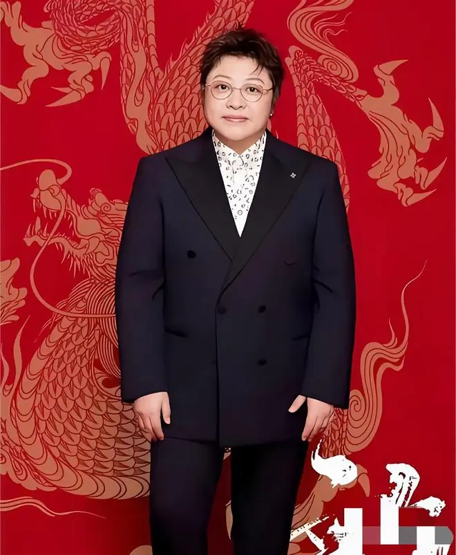 汤家凤一语戳破真相：韩红所有公益光环，皆是千万普通人血汗堆起
