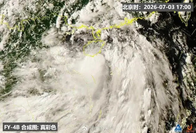台风“美莎克”登陆现场狂风骤雨,海南岛、广东、广西等地或遭遇大暴雨至特大暴雨,预计4日晚在广西和越南北部交界附近沿海再次登陆