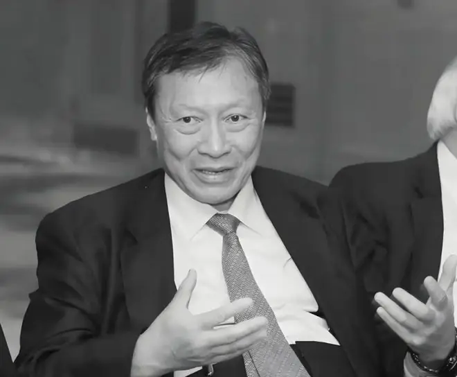 香港富商郭炳湘被张子强裸身塞进木箱6天，20亿赎金硬被家属砍到6亿，获救后发现母亲早在董事会埋下了一张底牌，比劫匪更狠绝