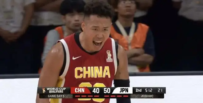 半场结束，中国男篮落后10分