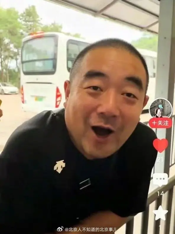 带老外插队还辱骂同胞！北京导游被行拘+景区拉黑+吊销导游证，大快人心