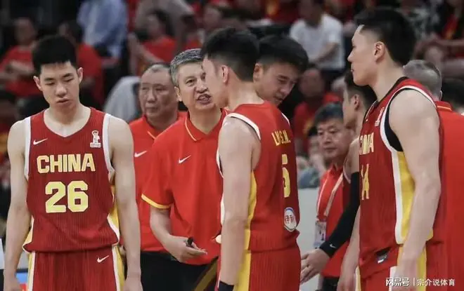 倒数第一,中国男篮惨败,再输两大坏消息,日本队笑开了花