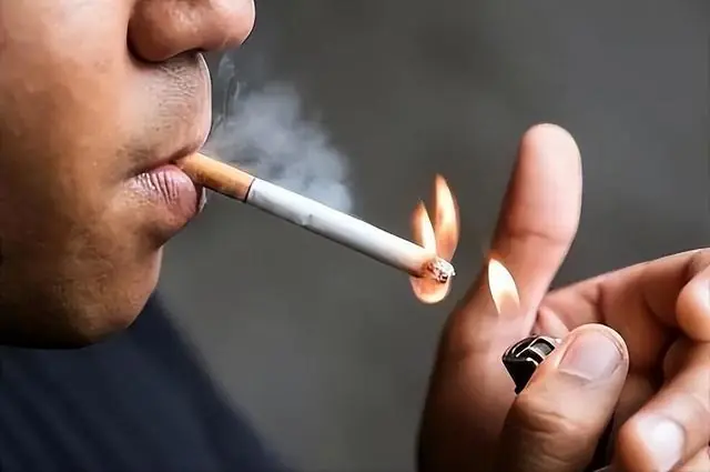 医生调查856名吸烟者，惊奇发现：易得肺癌的人，有这4个共性！