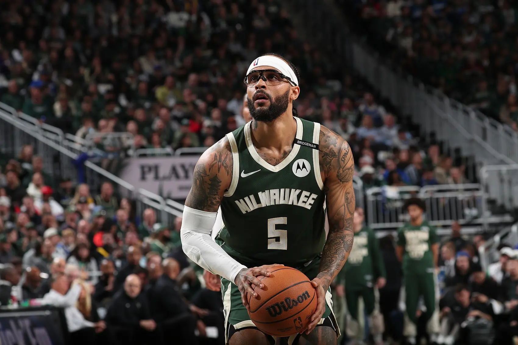 数据跌了工资涨了！美记：NBA预计将调查特伦特与雄鹿！