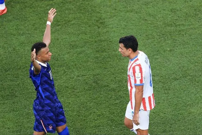 姆巴佩点射追平梅西，法国1比0苦胜巴拉圭