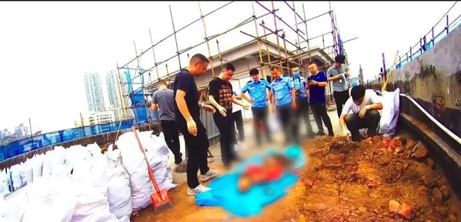 女子失踪28年后，因商场装修发现遗体，凶手曾整容改名，泸州花坛白骨案一审将开庭
