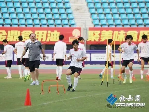 塞尔维亚籍足球教练出任镇江足球队技术总监