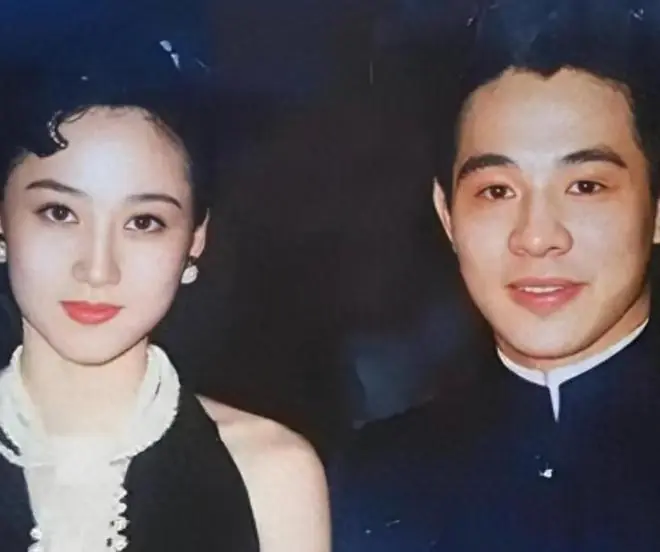 黄秋燕没想到，自己辛苦养大的女儿，竟给李连杰现妻利智做了嫁衣