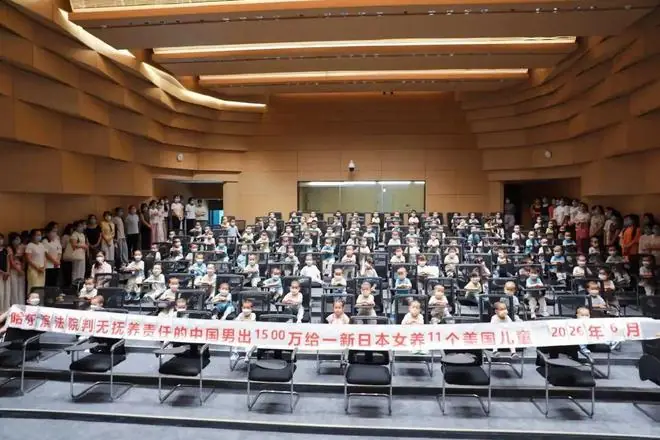 疯狂富豪不择手段造“百子军团”，人均年生活费只有2.6万，疏于照顾导致孩子惨死仍不悔改