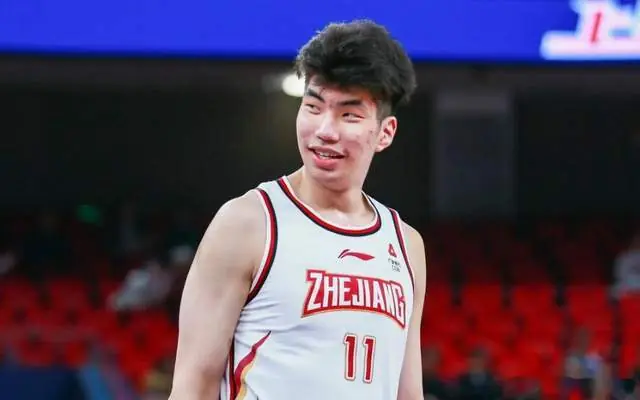 前功尽弃？曝2米21国手回母队拿顶薪，媒体人：留洋一年意义不大