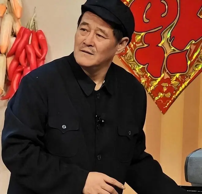 69岁赵本山：每天2包烟，顿顿8两酒，跟生前的杨少华如出一辙​