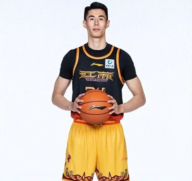 7月13日CBA转会消息，三冠中锋离队，浙江男篮升级内线