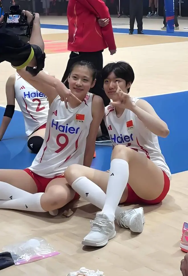 中国女排vs意大利激战ing，第一局为啥用王奥芊换郭中楠？