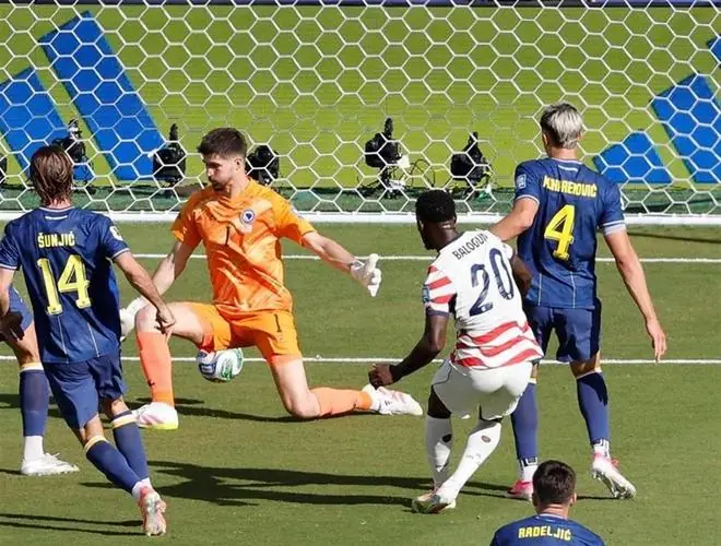 美国2-0晋级16强！2个不利消息：头号射手停赛，下轮遇欧洲红魔