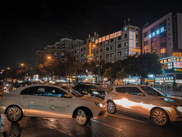 在北京，每天跑14小时网约车，一个月到底能挣多少