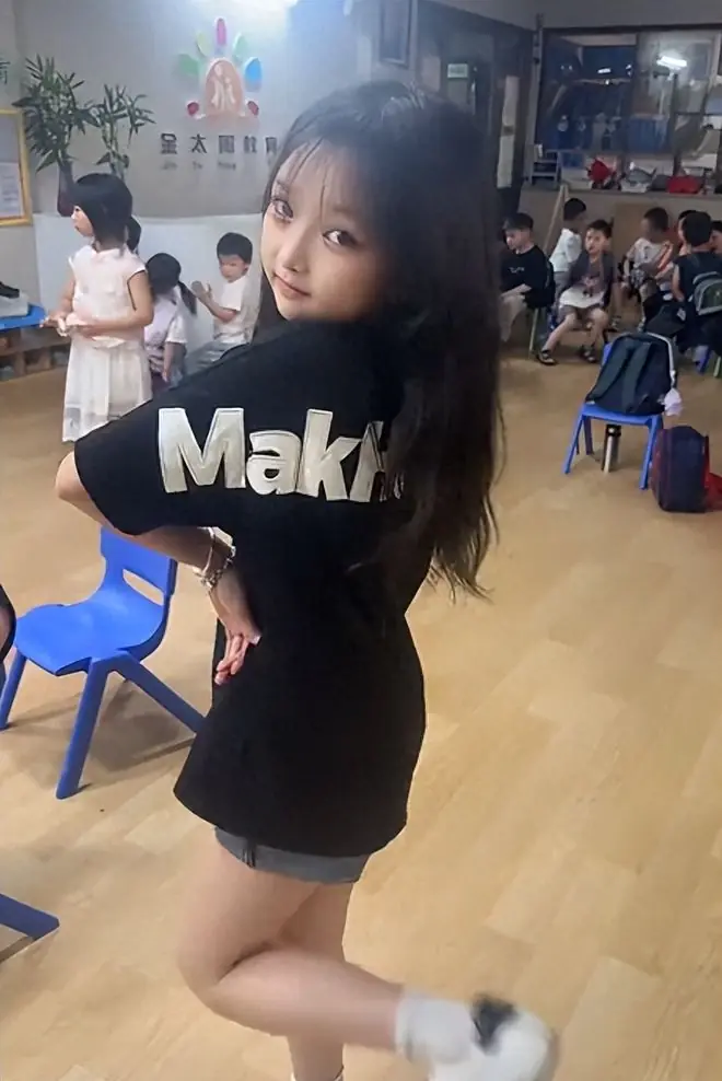 “幼儿园就这样了，长大还了得？”女孩美丽成熟风范，让家长蒙了