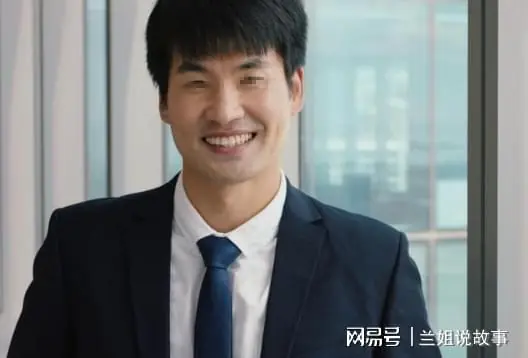 江西一女老板发现男员工神似亡夫，见到员工父母后她愣了