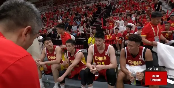 郭士强暂停布置时 王俊杰的表情变化颇有些耐人寻味啊