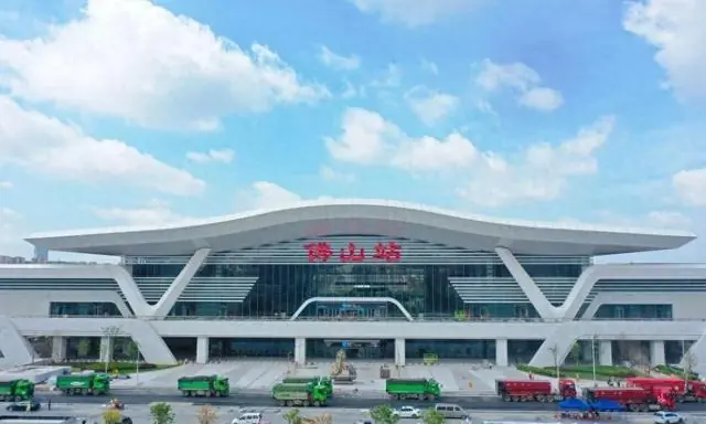 广东佛山新高铁站首日客流仅4000，50亿砸下去到底能否回本？