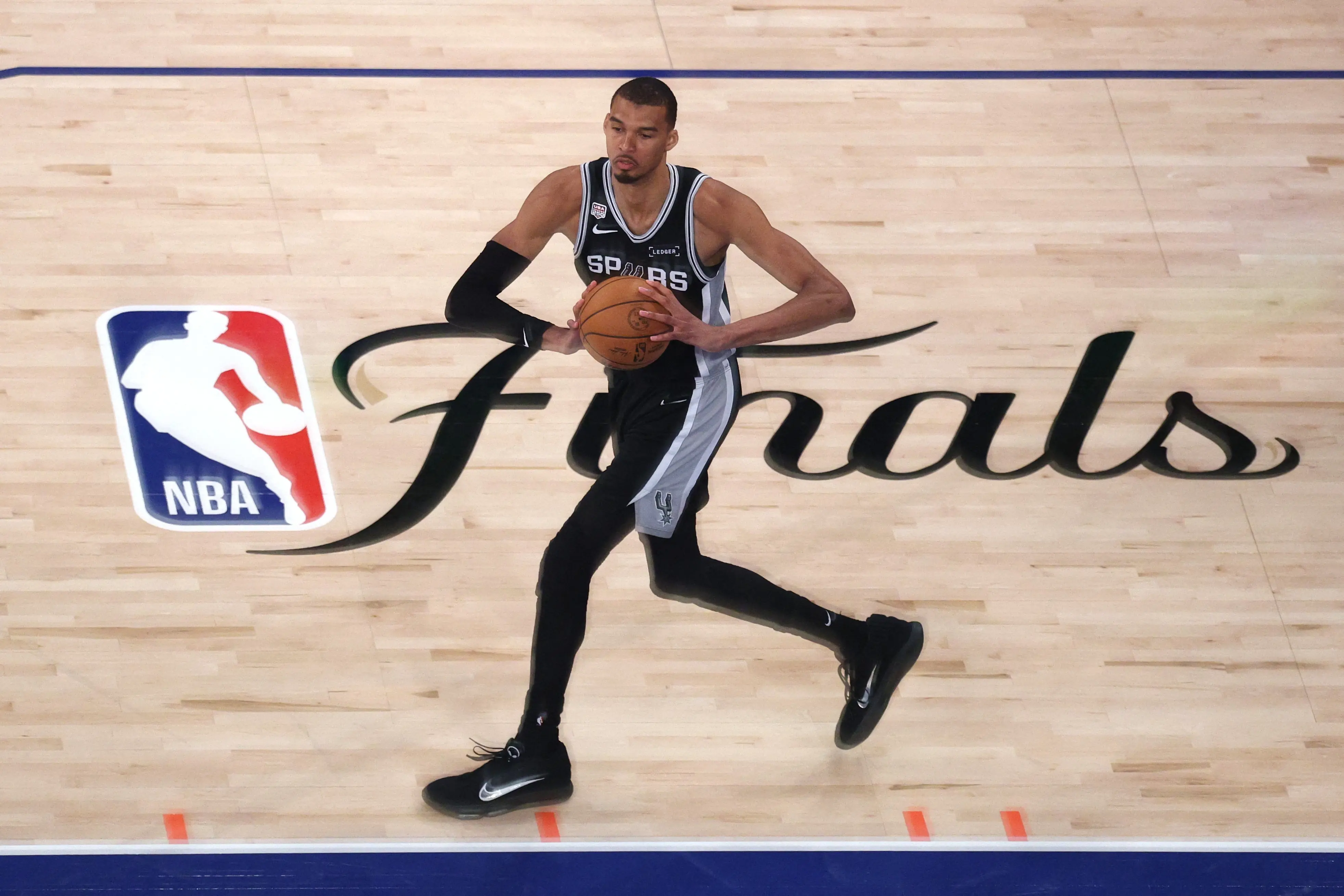 什么叫格局啊！DPOY&双一阵文班22岁降薪 文化认同不仅只为争冠？