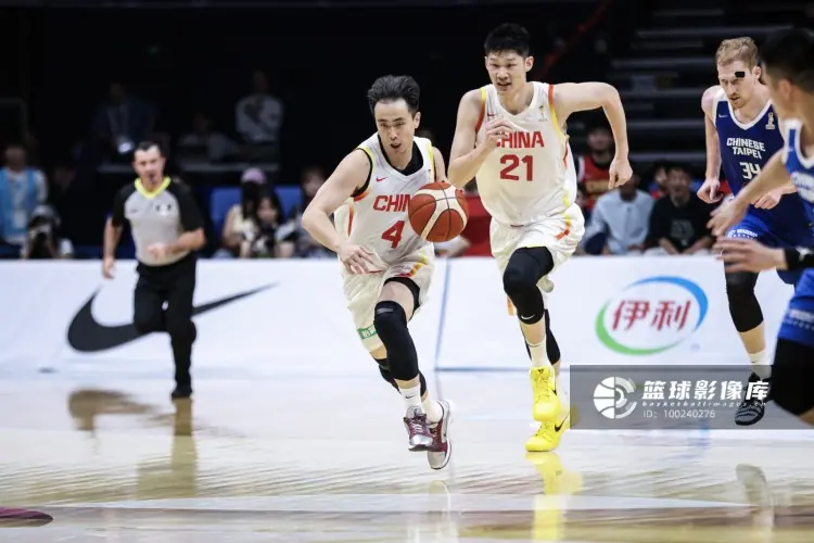 媒体人：集训期间赵继伟两次崴脚 大秋三宁李弘权高诗岩也都带伤