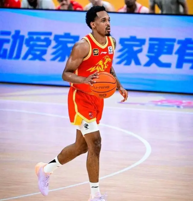 李楠上任放大招！曝首钢正追FMVP，总决赛50分大杀器或重返北京队