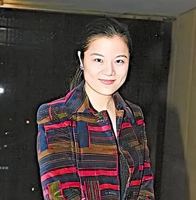 41岁嫁入豪门，44岁为81岁老公生下女儿，47岁又生下了二胎