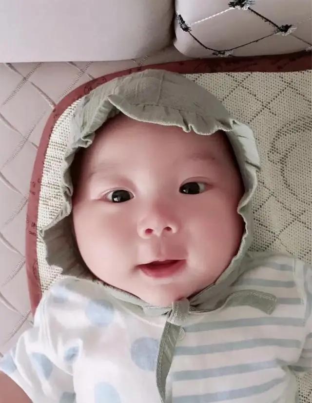 6个月确诊“婴儿渐冻症”，医生说最多活18个月，外公外婆9年陪伴，如今上二年级，考全班第一