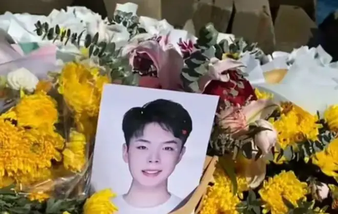 亲生父母歪曲事实，自媒体大V捏造黑料，少年寻亲33天遭网爆致死