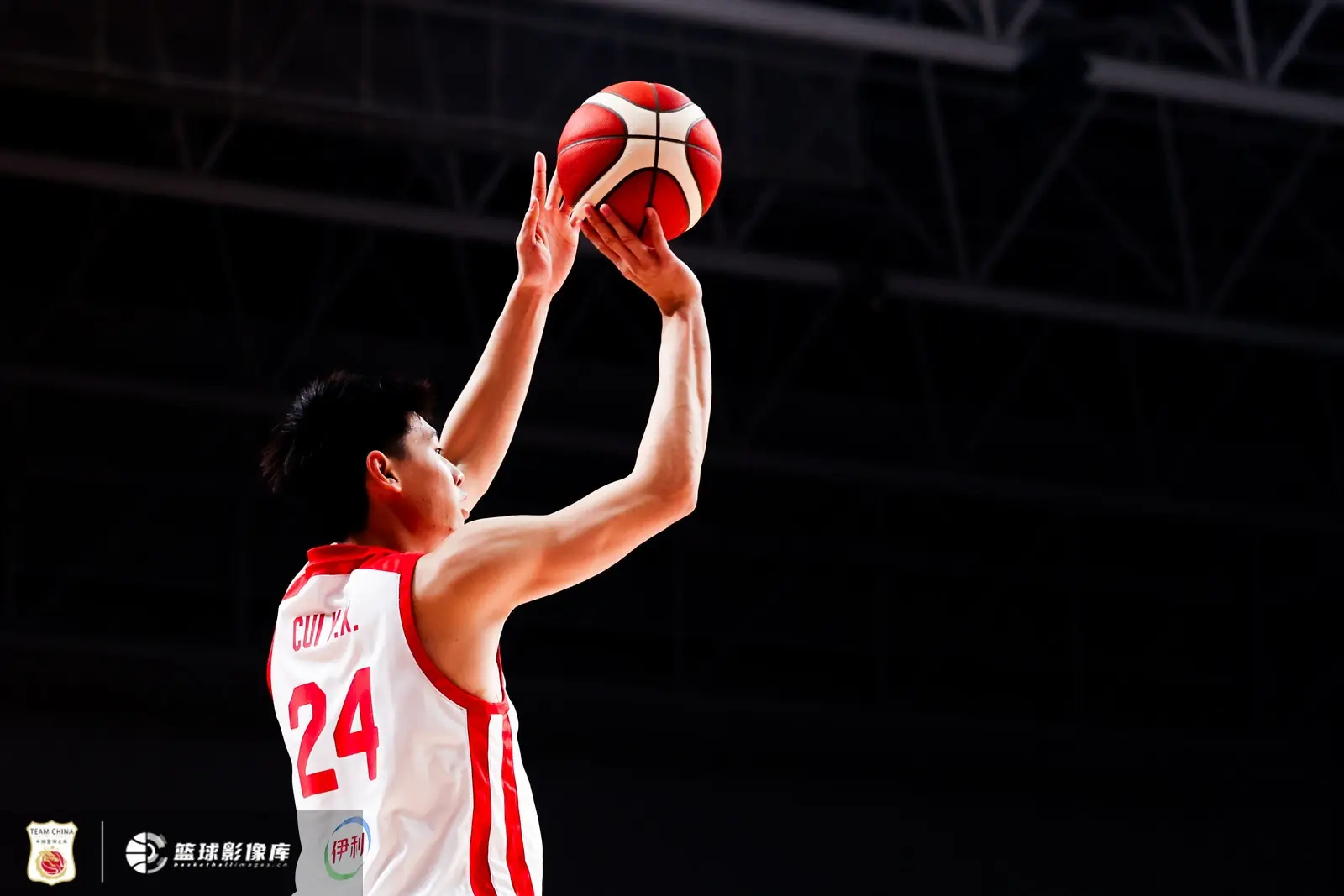 高效替补！崔永熙半场3投2中得到4分5板1断 正负值+10