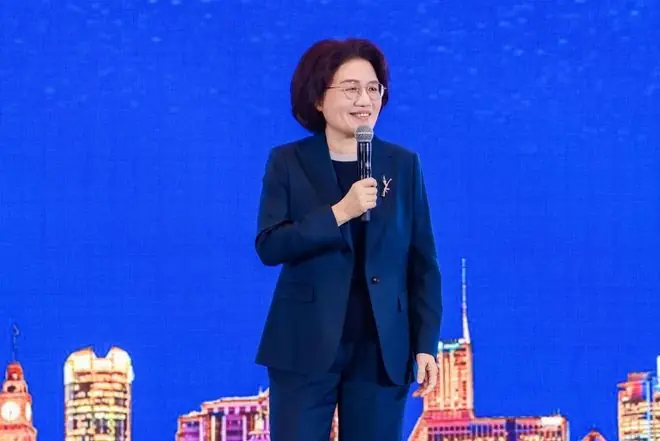 何庭波更新了“韬（τ）定律”论文：进一步完善了以时间常数τ为核心的后摩尔时代缩放理论体系