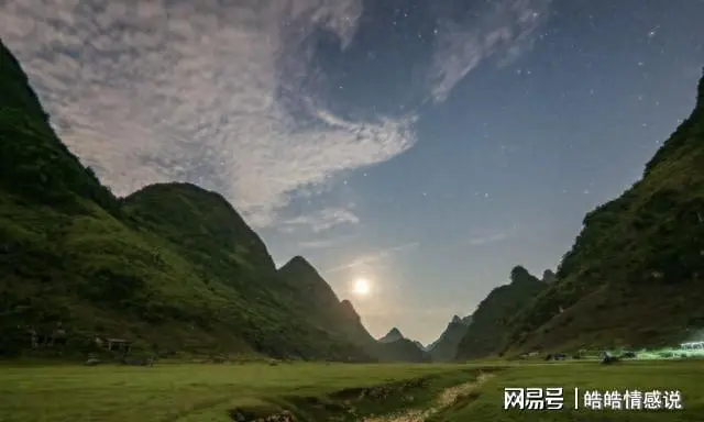 女人都喜欢这几种肢体触摸，第二种更管用，特别是45岁左右女性