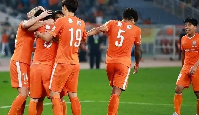 买乌郎本轮为鲁能独造两球！球迷直言他未来该进国足了，值得期待