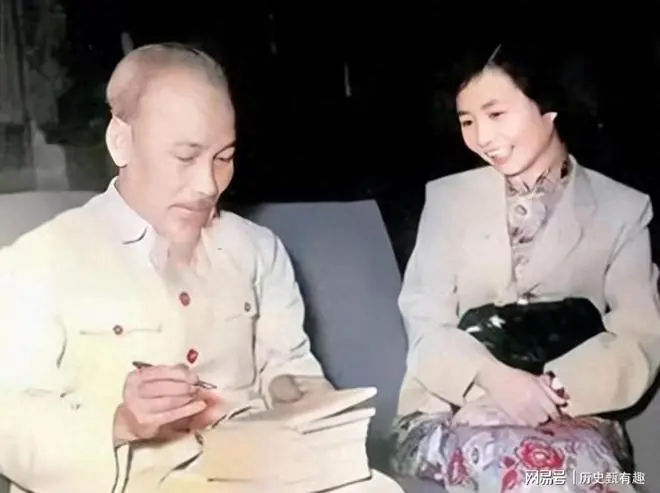 张茜有多美？1959年和胡志明的合影，她37岁，端庄优雅，气质非凡