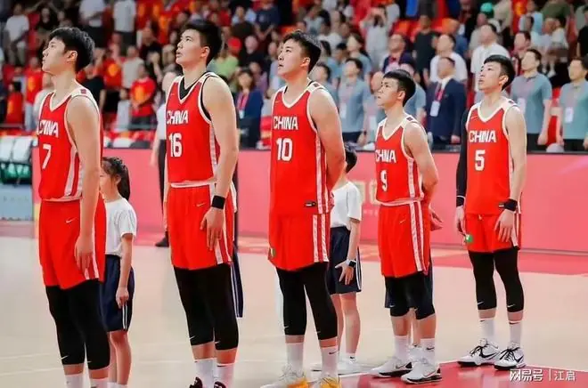 明晚中国男篮对阵日本，传来4个好消息，王俊杰杨瀚森双核驱动