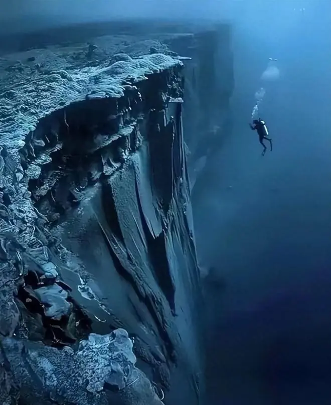 地球正在 ＂喝光＂ 自己的海洋！研究发现：大量海水正涌入地核