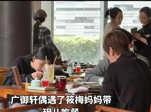 小玥儿这丫头从不装！跟着马妈妈吃私饭的细节，把后姥姥的刻板剧本撕得稀烂