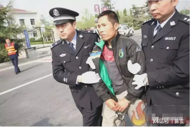河南老农被村霸杀害，儿子一夜之间灭其全家五口，逃亡九年后自首