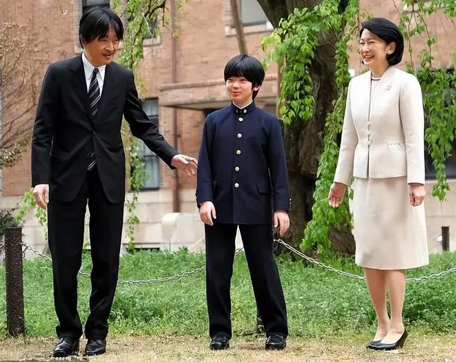 提帮功接连出丑两次，王位岌岌可危，育坤家族王子血统高贵还聪明