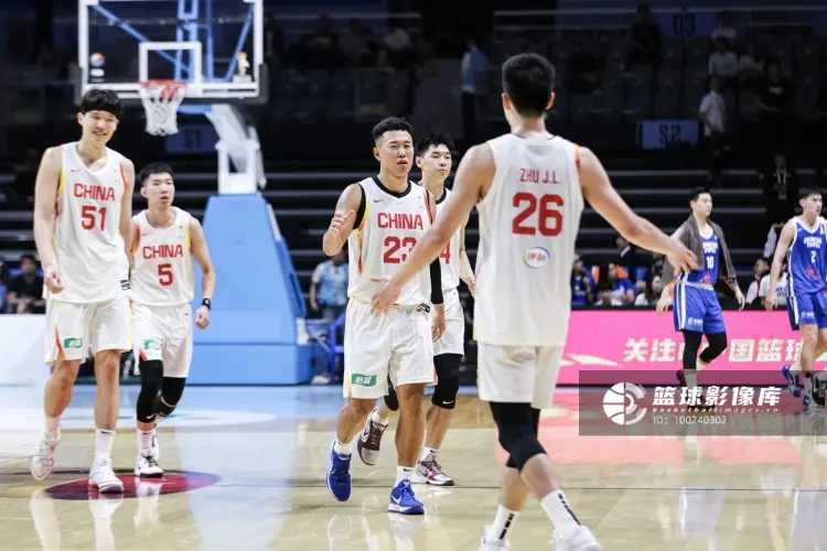 媒体人:中国男篮今天中午启程回国 休整一下然后开总结会