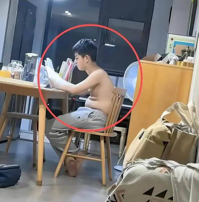 “都把儿子养雌化了！”初中男孩出现雌化现象，家长却执迷不悟