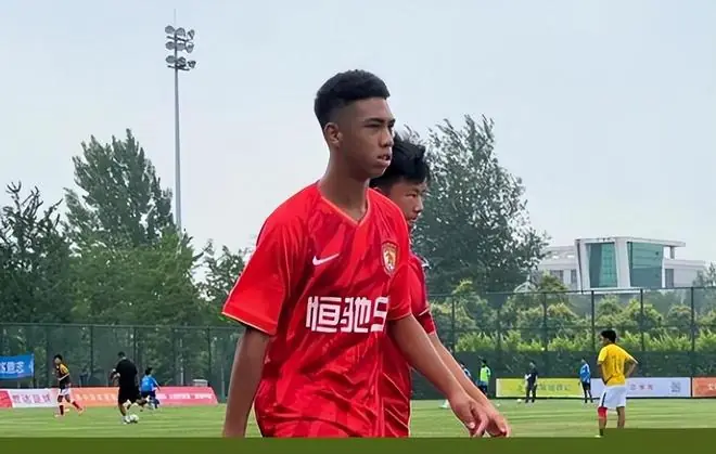 17岁的新星刚在中超完成首秀！就征服徐正源，直言他表现非常好